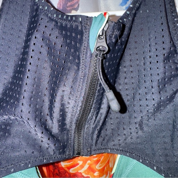 Nike Keyhole Back One Piece Swimsuit NWT - Picture 4 of 6